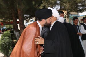 استقبال از آیت الله محقق در میدان هوای کابل.